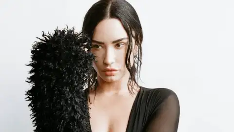 Demi Lovato anuncia primeiras datas da turnê "It's Not That Deep"